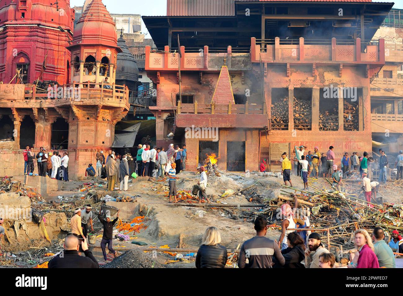 Obsèques hindoues, Varanasi - Inde Banque D'Images Obsèques hindoues, Varanasi - Inde Banque D'Images