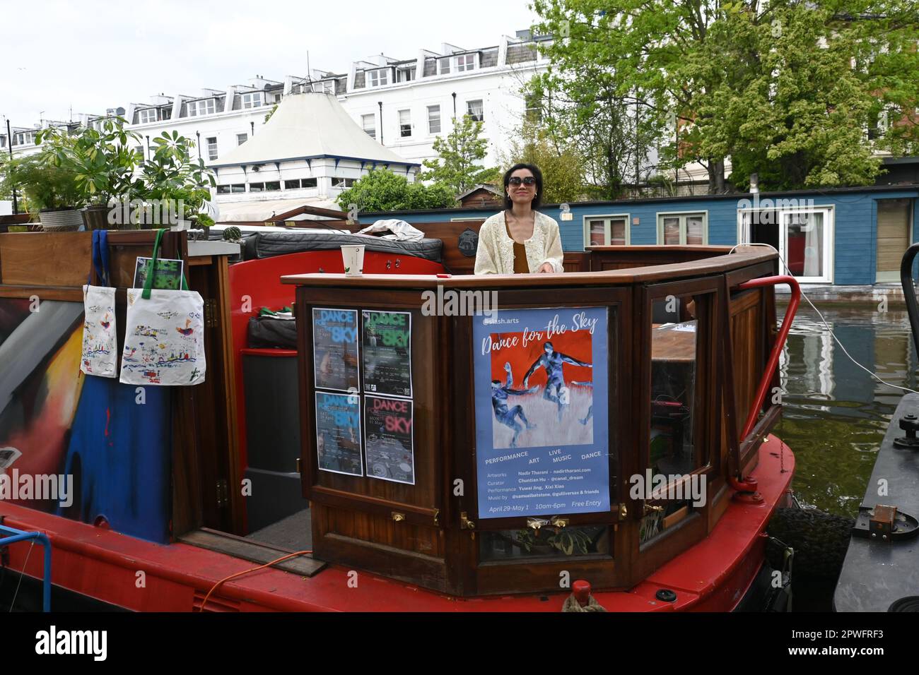 Warwick Avenue, Londres, Royaume-Uni. 30th avril 2023. Les barques, barges et canots participent cette année à l'anniversaire 40th de l'IWA Canalway Cavalcade, célébrant la vie nautique sur les voies navigables de Little Venice, Londres, Royaume-Uni. Crédit : voir Li/Picture Capital/Alamy Live News Banque D'Images