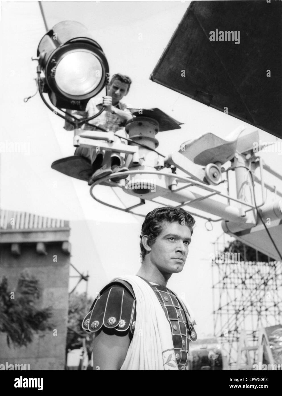 STEPHEN BOYD sur set Candid photo lors du tournage de BEN HUR 1959 réalisateur WILLIAM WYLER musique MIKLOS ROZSA Costume Design ELIZABETH HAFFENDEN Metro Goldwyn Mayer Banque D'Images