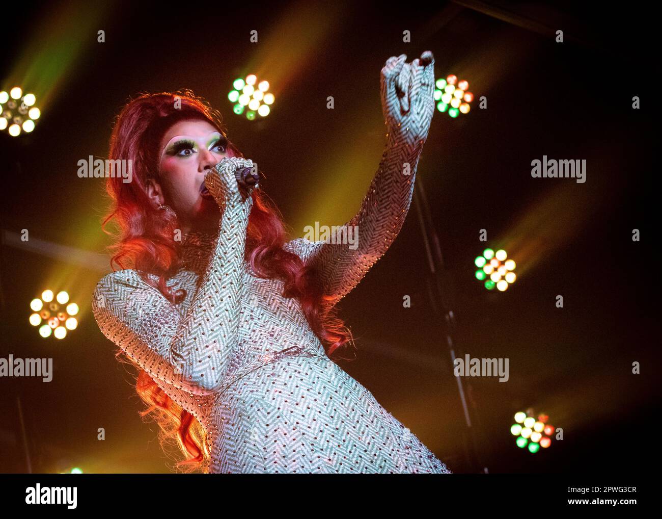 TIA Kofi, Drag Race UK, HotHaus Arena, Poptasia Festival, Gloucester Park, Basildon, Essex © Clarissa Debenham (film Free Photography) / Alamy Banque D'Images