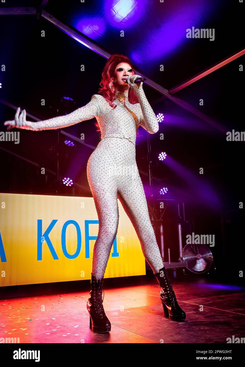TIA Kofi, Drag Race UK, HotHaus Arena, Poptasia Festival, Gloucester Park, Basildon, Essex © Clarissa Debenham (film Free Photography) / Alamy Banque D'Images