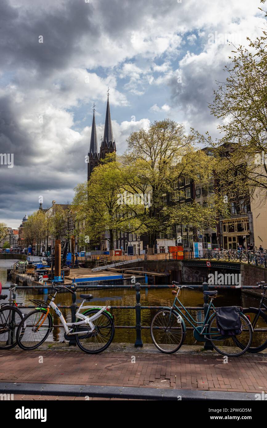 26 avril 2023, Amsterdam, pays-Bas, travaux de construction sur les canaux d'Amsterdam Banque D'Images