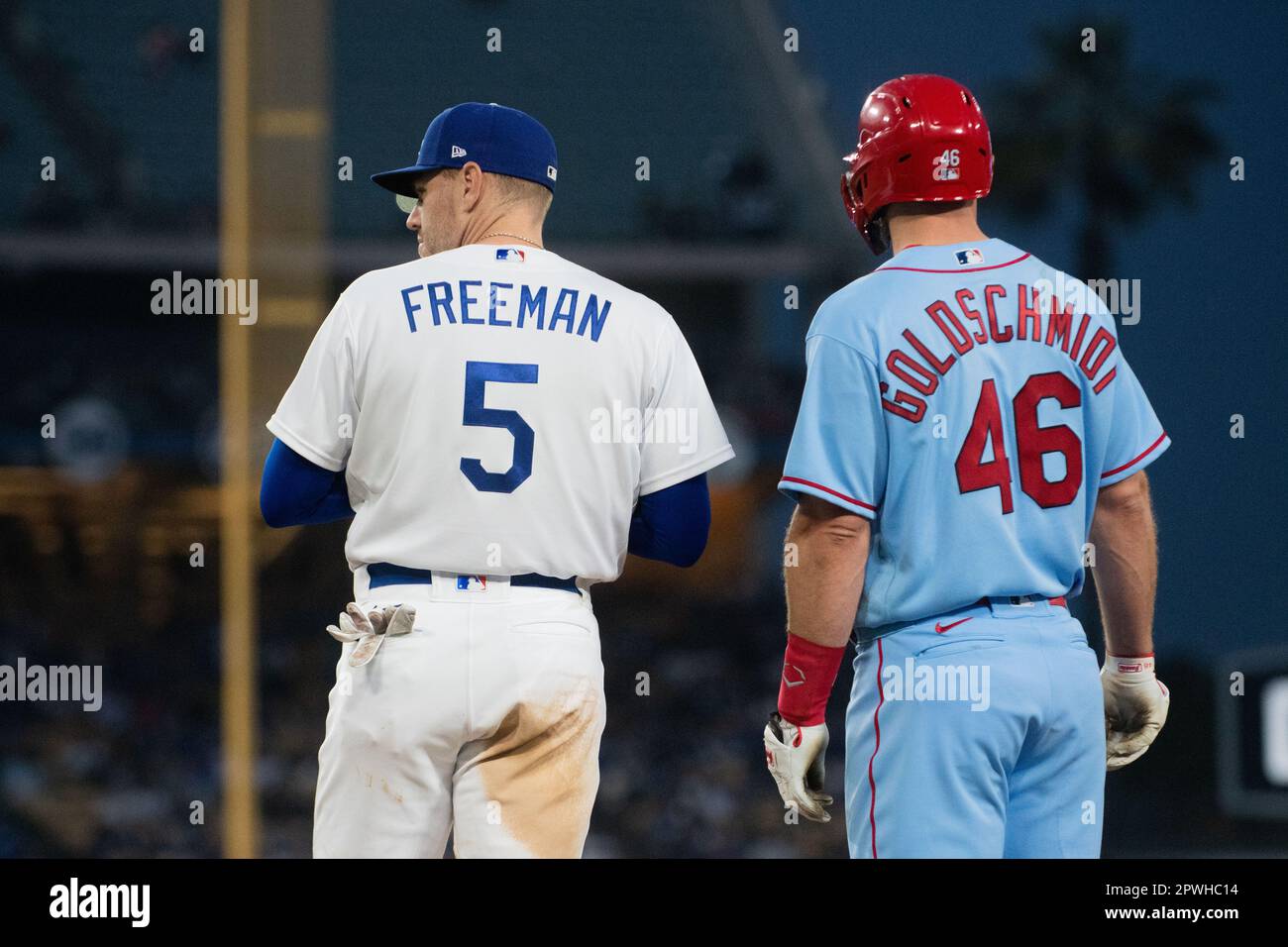 Freddie Freeman (5) et Paul Goldschmidt (46), premier joueur de base des Los Angeles Dodgers, en septième manche lors d'un match de Ligue majeure de baseball au Dodger Stadium le samedi 29 avril 2023 à Los Angeles, Calif. Les Dodgers ont battu les Cardinals 1-0. (Aliyah Navarro/image du sport) Banque D'Images