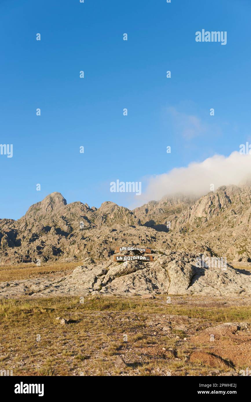 La Rotonda, point de départ de sentiers de randonnée à Los Gigantes, un massif montagneux à Sierras grandes, Cordoue, Argentine, une destination touristique. Banque D'Images