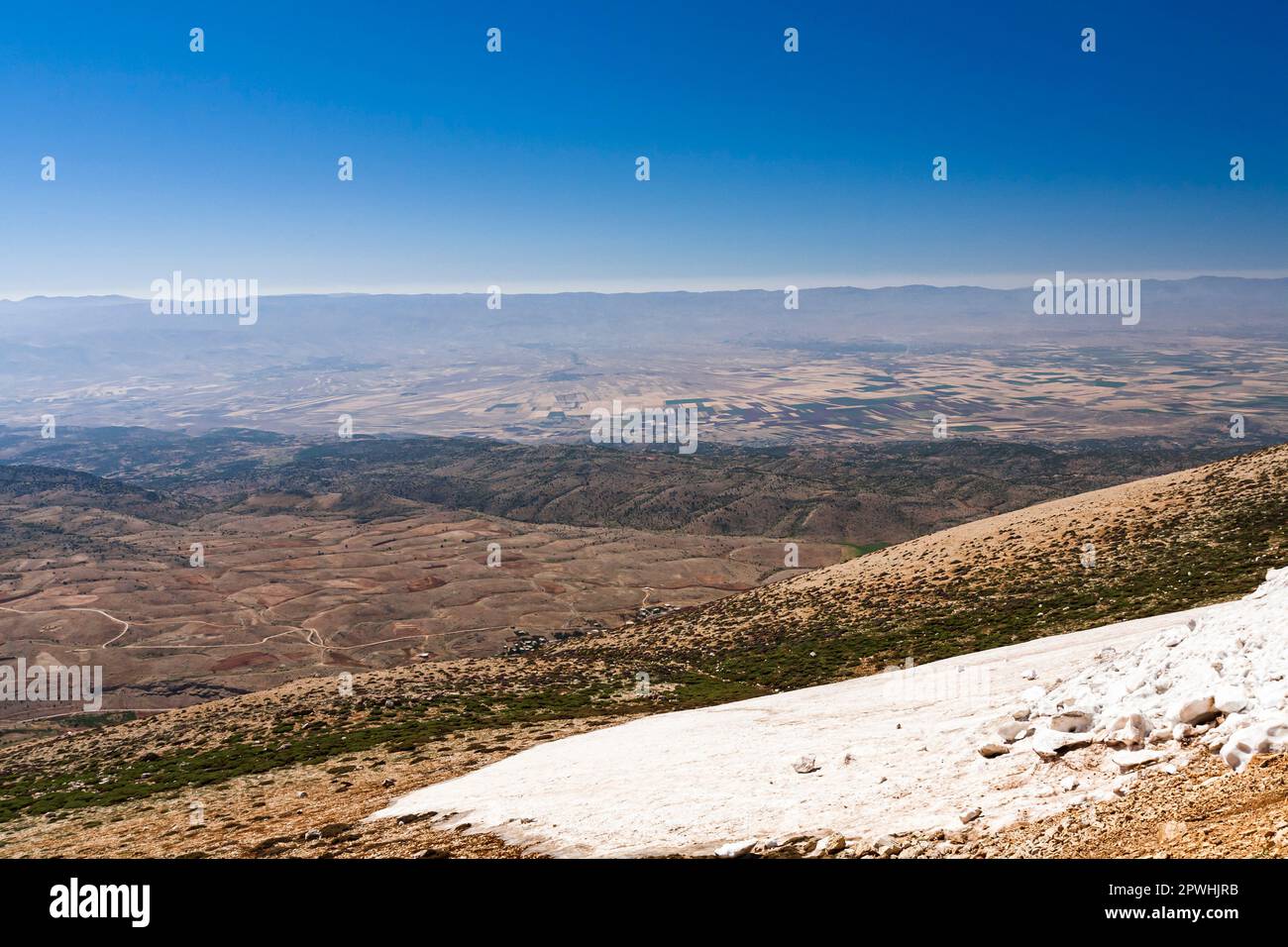 Vallée de la Bekaa (Beqaa) et montagnes anti-Liban, des montagnes du Liban (chemin Ariz-Baalbek), gouvernorat de Baalbek-Hermel, Liban, Moyen-Orient, Asie Banque D'Images