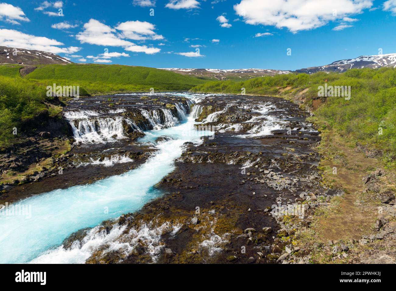 La cascade de Bruarfoss en Islande avec son eau turquoise Banque D'Images