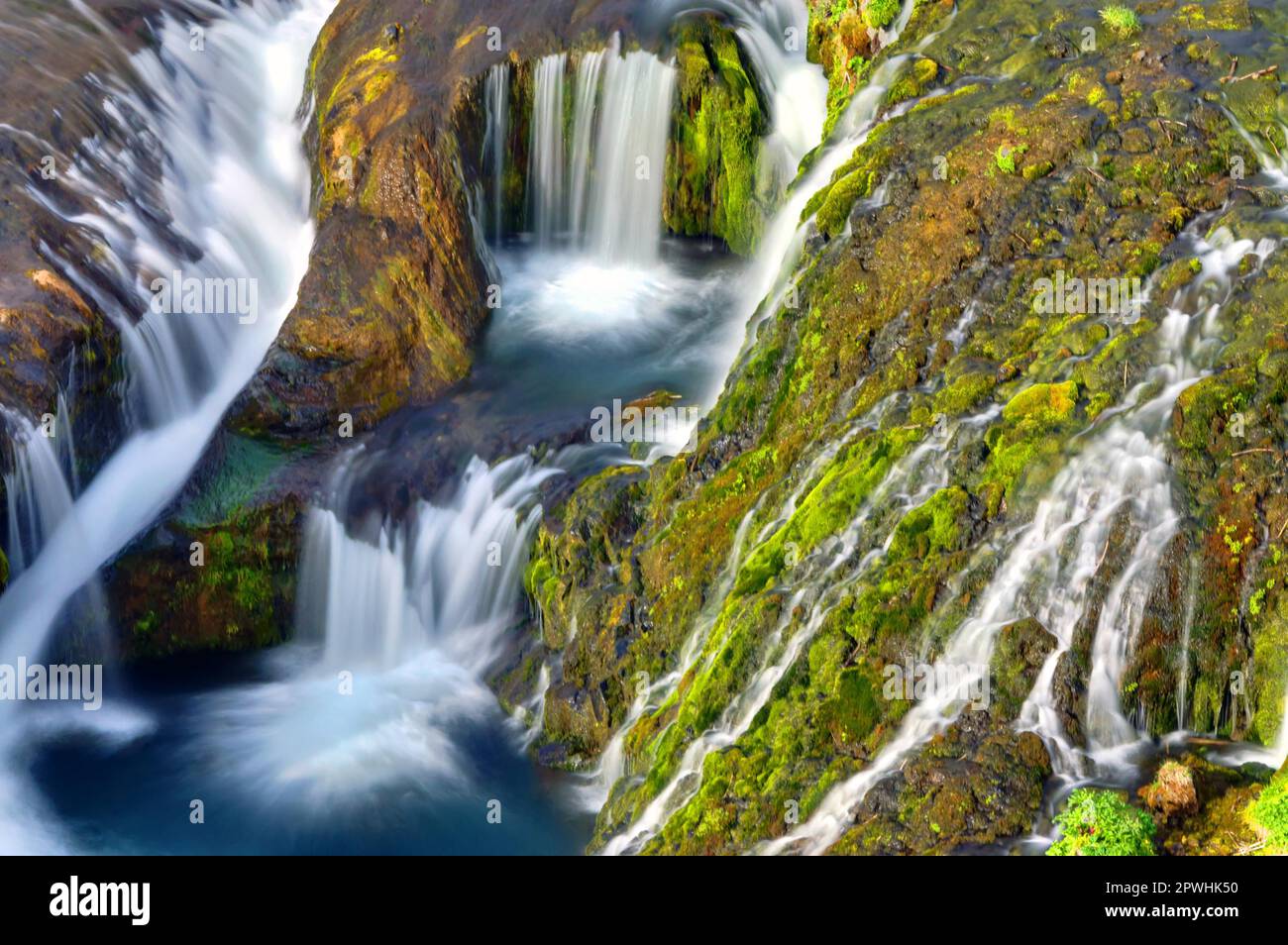 Détail de la vallée de Gjain en Islande avec de nombreuses petites cascades Banque D'Images