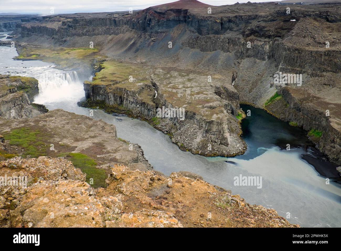 La gorge de Jokulsargljufur en Islande avec la chute d'eau de Hafragilsfoss Banque D'Images