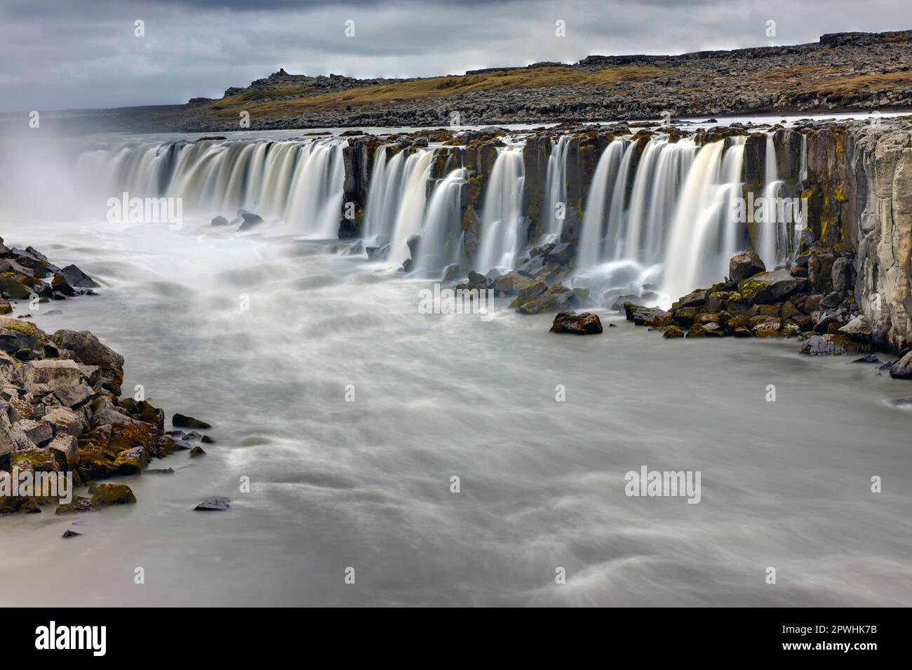 La chute d'eau de Selfoss en Islande par un jour de pluie Banque D'Images