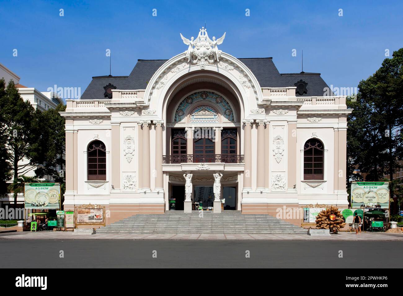 Opera, l'Opera House, District 1, Ho Chi Minh Ville, Saigon, Vietnam Banque D'Images