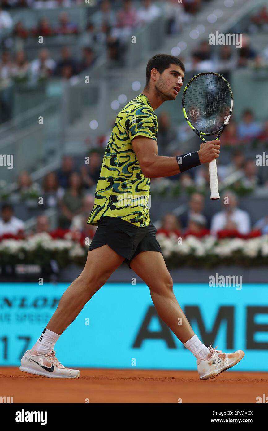 Carlos Alcaraz en action contre Grigor Dimitrov lors de l'Open de Mutua Madrid 2023, tournoi de tennis Masters 1000 sur 30 avril 2023 à Caja Magica à Madrid, Espagne - photo: Antoine Couvercelle/DPPI/LiveMedia Banque D'Images