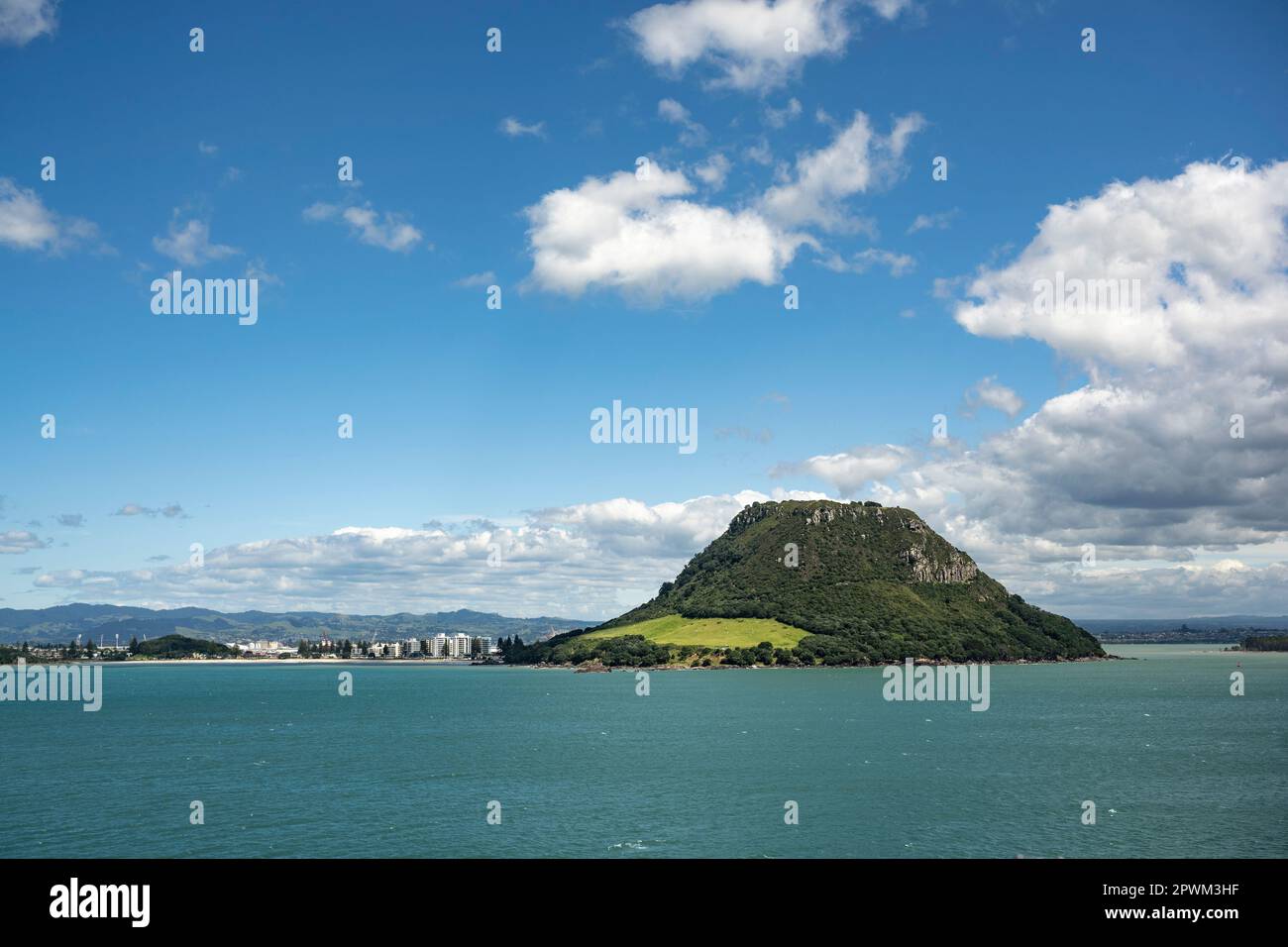 Tauranga est une ville côtière de la région de la baie de Plenty et la cinquième ville la plus peuplée de Nouvelle-Zélande. Il est connu pour ses plages, y compris la fa Banque D'Images