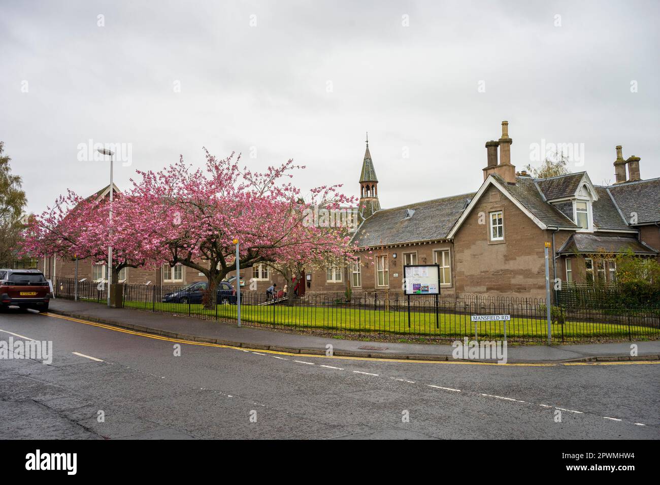 Village de Scone à l'extérieur de Perth, en Écosse, où se trouve la Pierre de Scone, la Pierre de Destiny, la Pierre de Couronnement au palais de Scone. Banque D'Images