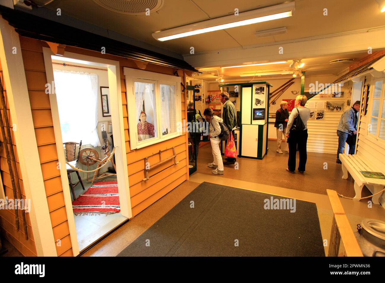 Vue intérieure du Musée du chemin de fer de Flam, ville de Flam, vallée de Flamsdalen, fjord d'Aurlandsfjorden, région de la Norvège de Sogn og Fjordane, Scandinavie, Europe. Banque D'Images