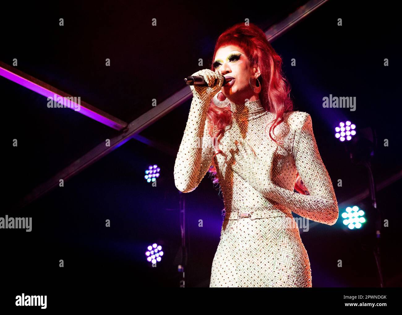 TIA Kofi, Drag Race UK, HotHaus Arena, Poptasia Festival, Gloucester Park, Basildon, Essex © Clarissa Debenham (film Free Photography) / Alamy Banque D'Images