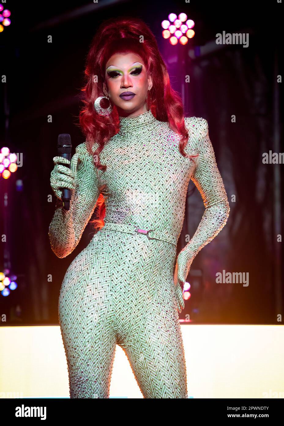 TIA Kofi, Drag Race UK, HotHaus Arena, Poptasia Festival, Gloucester Park, Basildon, Essex © Clarissa Debenham (film Free Photography) / Alamy Banque D'Images