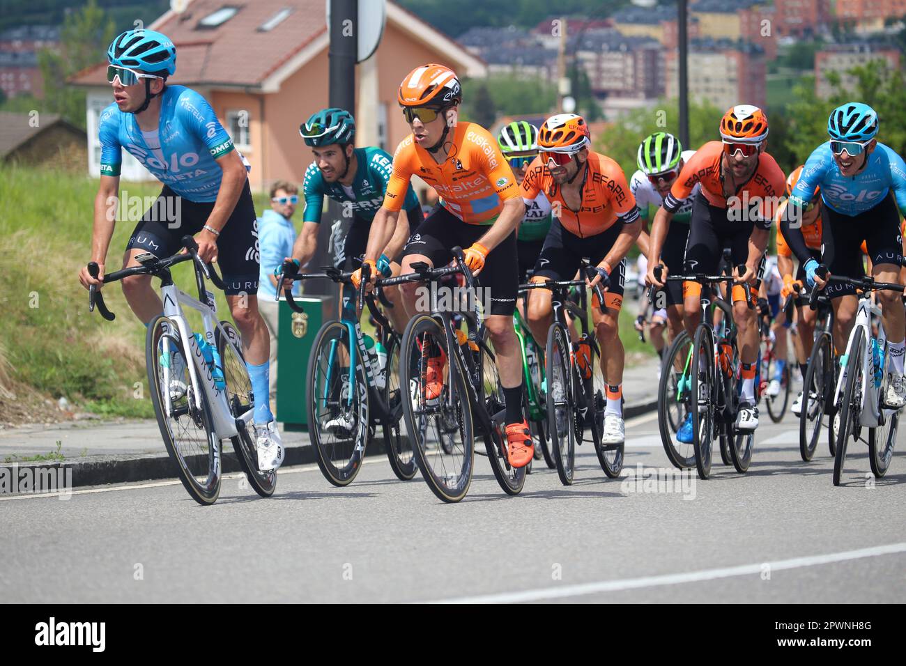 Oviedo, Asturies, Espagne. 30th avril 2023. Oviedo, Espagne, 30th avril 2023 : le cavalier d'Euskaltel - Euskadi, Ibai Azurmendi pendant la phase 3rd de la Vuelta a Asturias 2023 entre Cangas del Narcea et Oviedo, sur 30 avril 2023, à Oviedo, en Espagne. (Credit image: © Alberto Brevers/Pacific Press via ZUMA Press Wire) USAGE ÉDITORIAL SEULEMENT! Non destiné À un usage commercial ! Banque D'Images