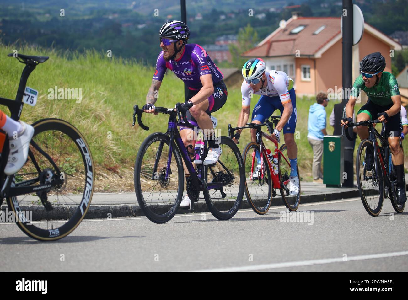 Oviedo, Asturies, Espagne. 30th avril 2023. Oviedo, Espagne, le 30th avril 2023 : le cavalier Burgos-BH, Angel Madrazo pendant la phase 3rd de Vuelta a Asturias 2023 entre Cangas del Narcea et Oviedo, sur 30 avril 2023, à Oviedo, Espagne. (Credit image: © Alberto Brevers/Pacific Press via ZUMA Press Wire) USAGE ÉDITORIAL SEULEMENT! Non destiné À un usage commercial ! Banque D'Images