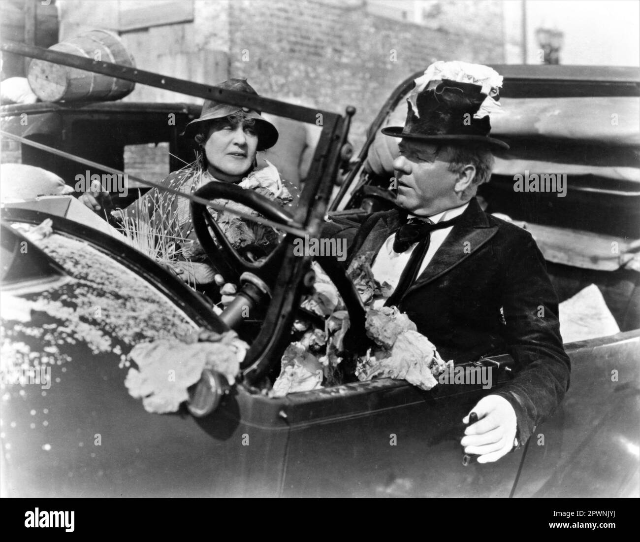 ALISON SKIPWORTH comme Emily la rue et W.C. CHAMPS comme Rolo la rue dans SI j'AI EU UN MILLION 1932 dans LE segment DES TOURBIÈRES DE ROUTE dirigé par NORMAN Z. McCLEOD Paramount Pictures Banque D'Images