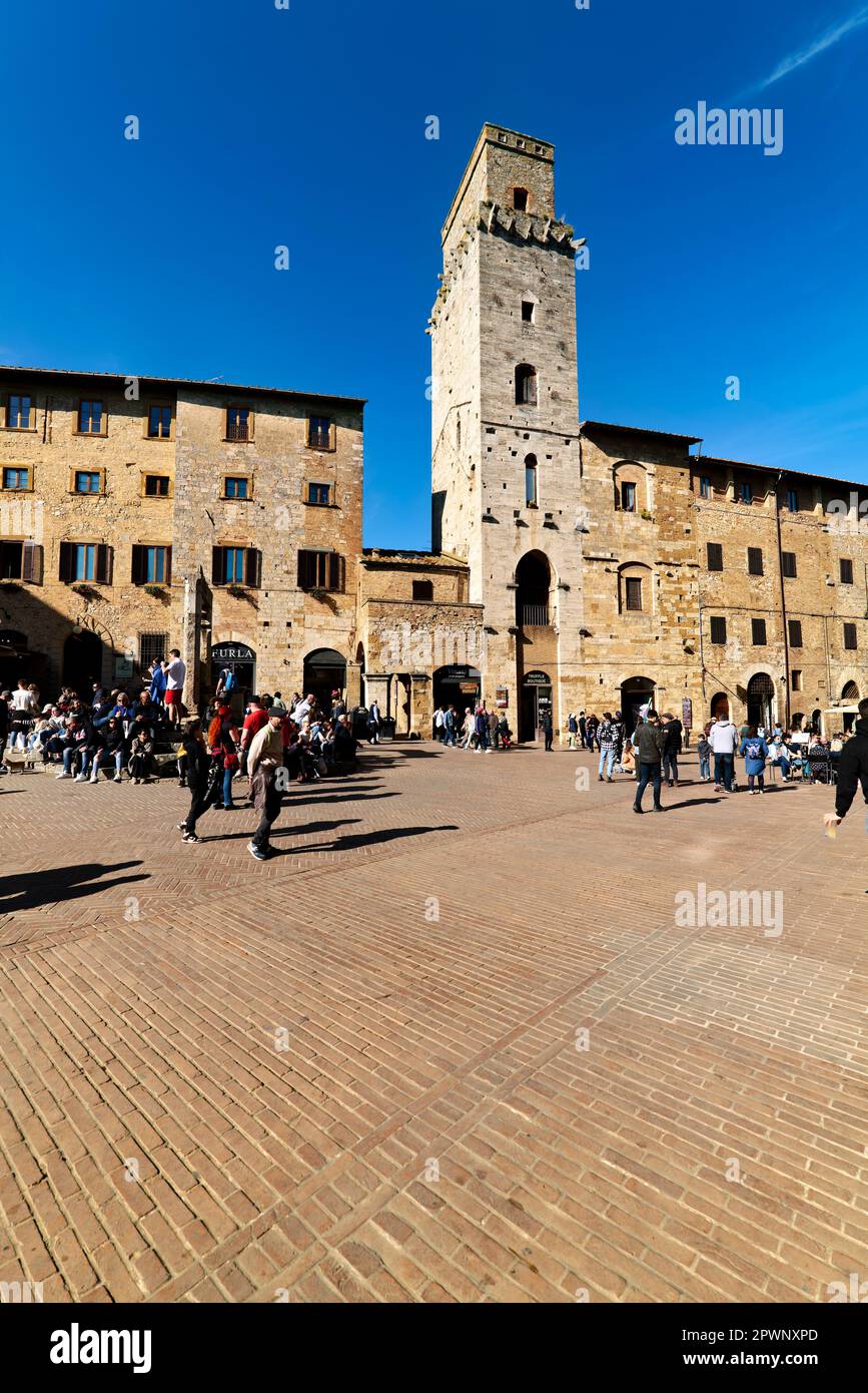 San Gimignano. Toscane. Italie. Piazza della Cisterna Banque D'Images