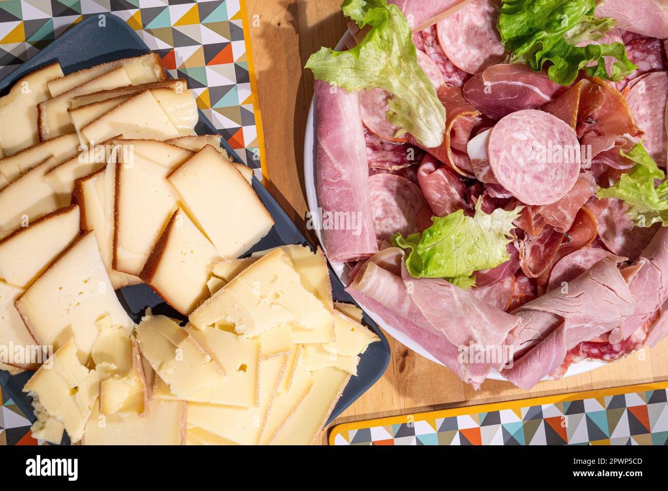 Raclette swiss cheese ham potato Banque de photographies et d’images à ...