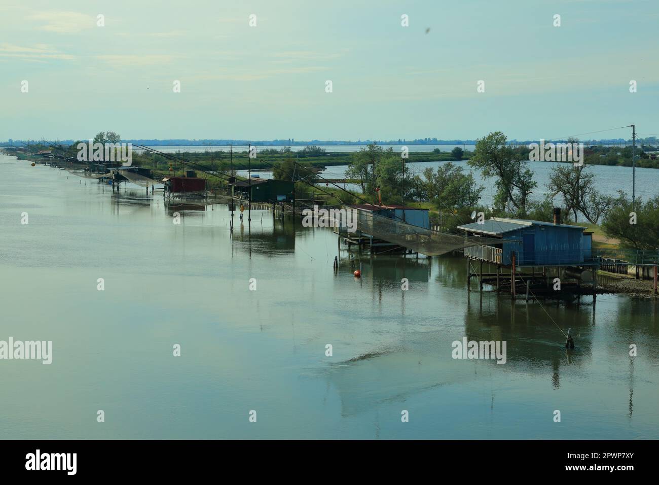 Un vieux village de pêcheurs dans le delta du po en Italie, le jour de mai. Banque D'Images