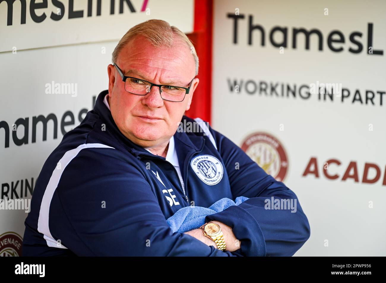 Steve Evans, responsable de Stevenage, lors du match de football Sky Bet EFL League 2 entre le FC Stevenage et le FC Grimsby Town au stade Lamex, Stevenag Banque D'Images