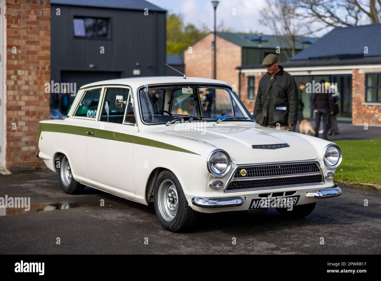 1964 Ford Cortina ‘NRE 235B’ exposé au Scramble d’avril qui s’est tenu au Bicester Heritage Centre le 23rd avril 2023. Banque D'Images