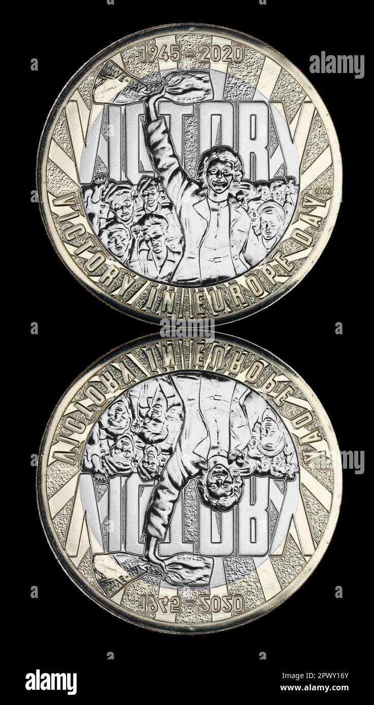 £2 pièces émises en 2020 pour commémorer le 75th anniversaire de la victoire en Europe. L'inverse a un portrait de la reine Elizabeth II Banque D'Images