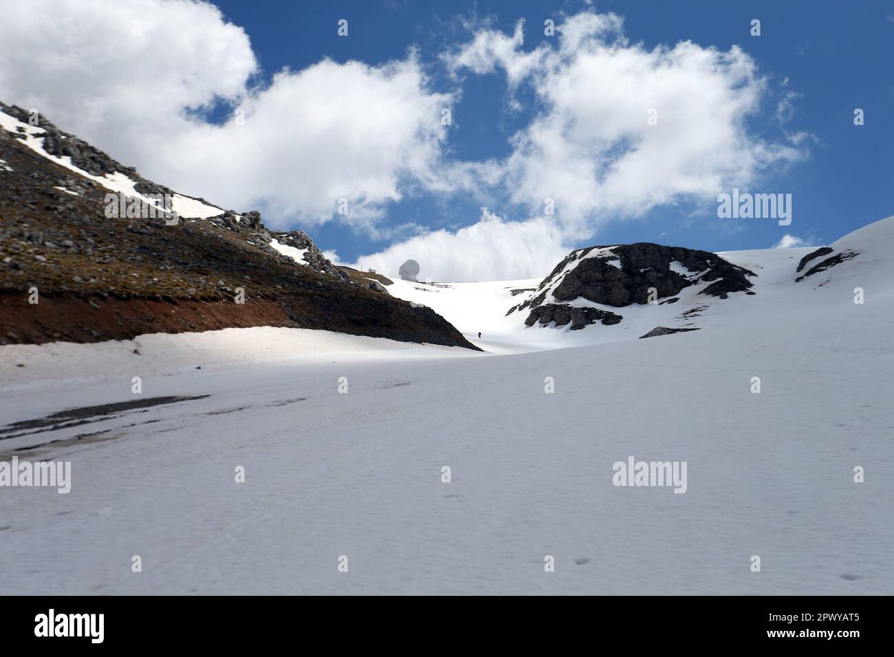 Observatoire Helmos (télescope Aristarchos). Il est situé sur le mont Helmos (Aroania) dans le nord du Péloponnèse à une altitude de 2340 M. Banque D'Images