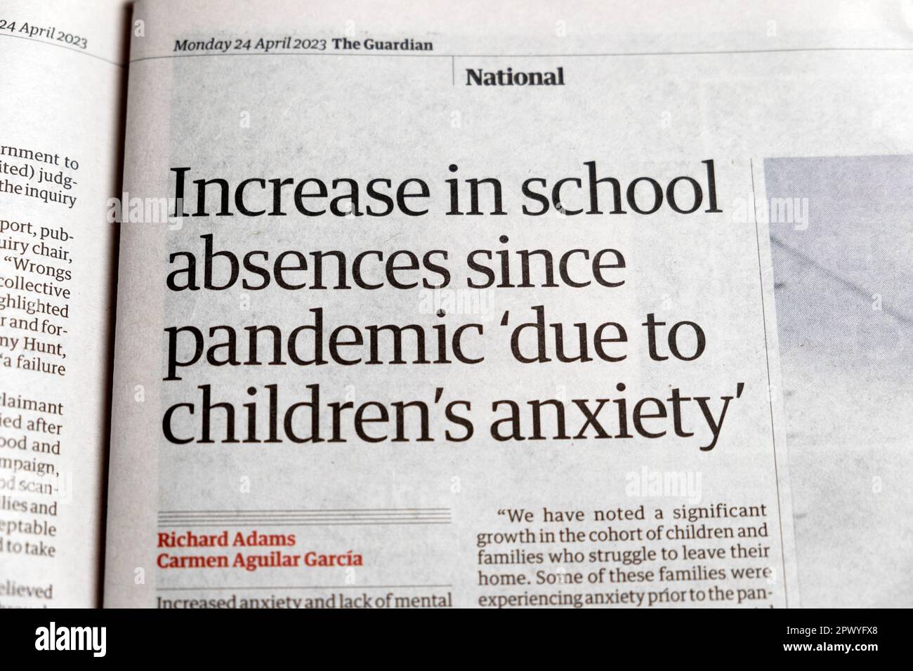'Augmentation des absences scolaires depuis la pandémie 'la mort à l'anxiété des enfants' journal Guardian titre éducation en santé mentale article 24 avril 2023 Royaume-Uni Banque D'Images