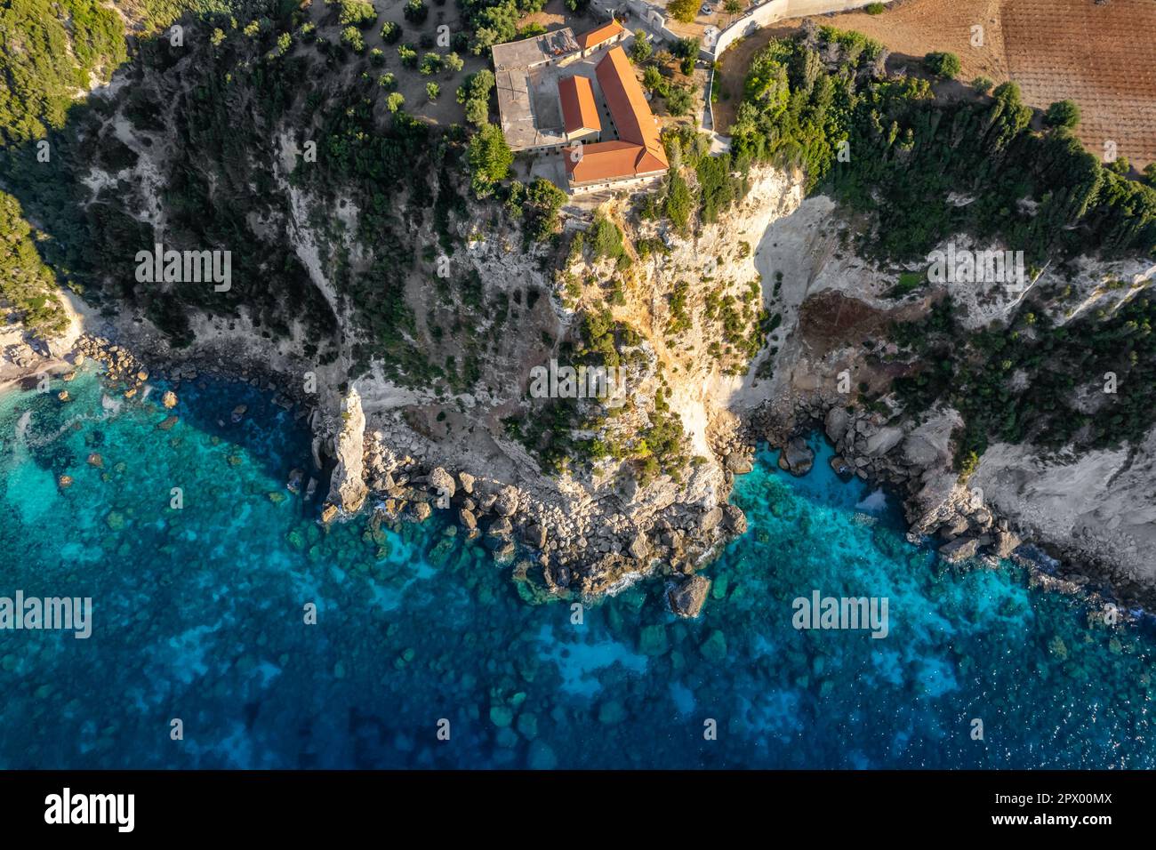 Vue aérienne du monastère de Kipoureon sur l'île de Kefalonia, Grèce. Banque D'Images