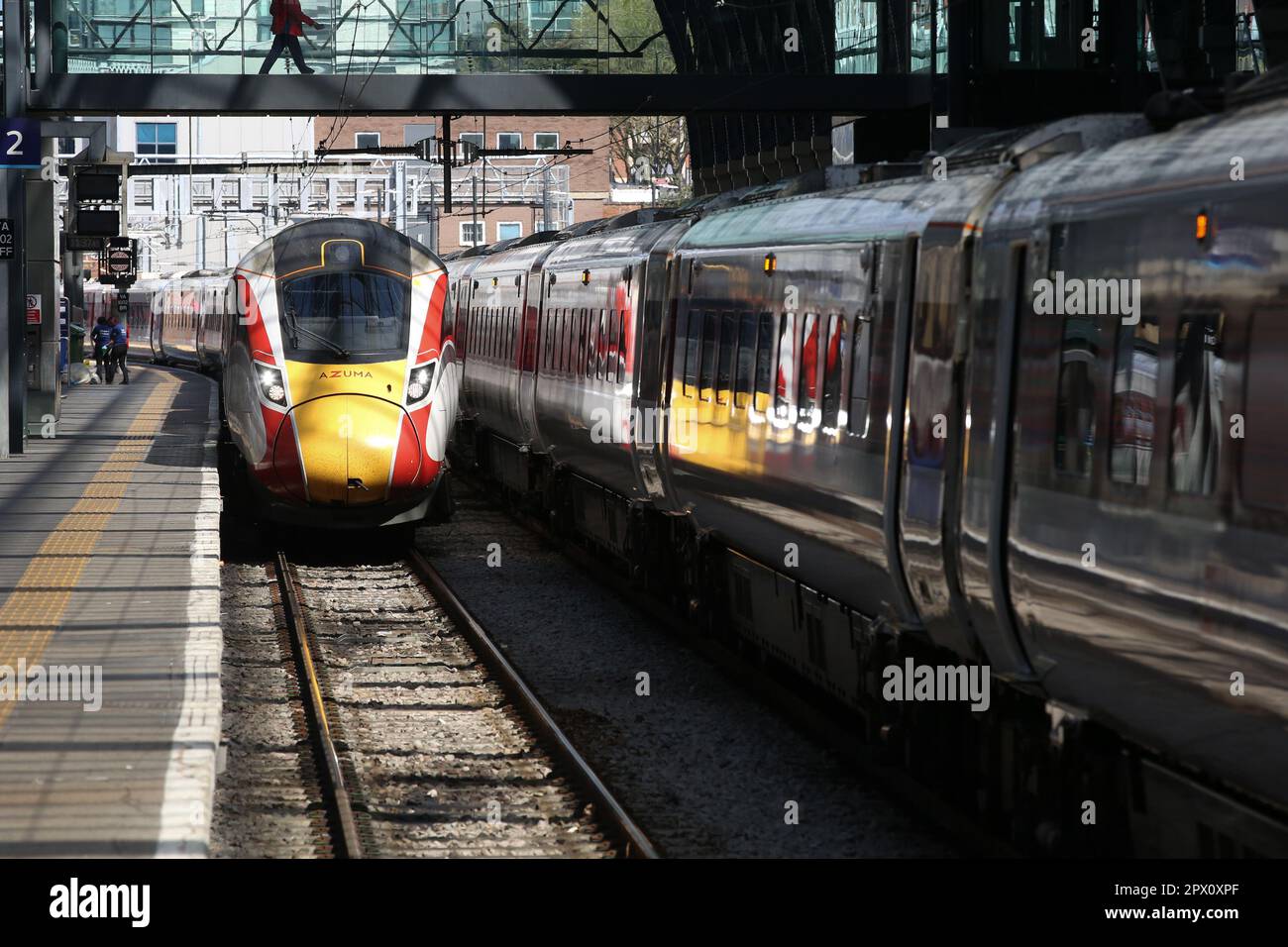 Londres, Royaume-Uni. 29th avril 2023. A London North Eastern Railway est un train britannique (LNER) arrive à une gare de Londres. (Photo par Steve Taylor/SOPA Images/Sipa USA) crédit: SIPA USA/Alay Live News Banque D'Images