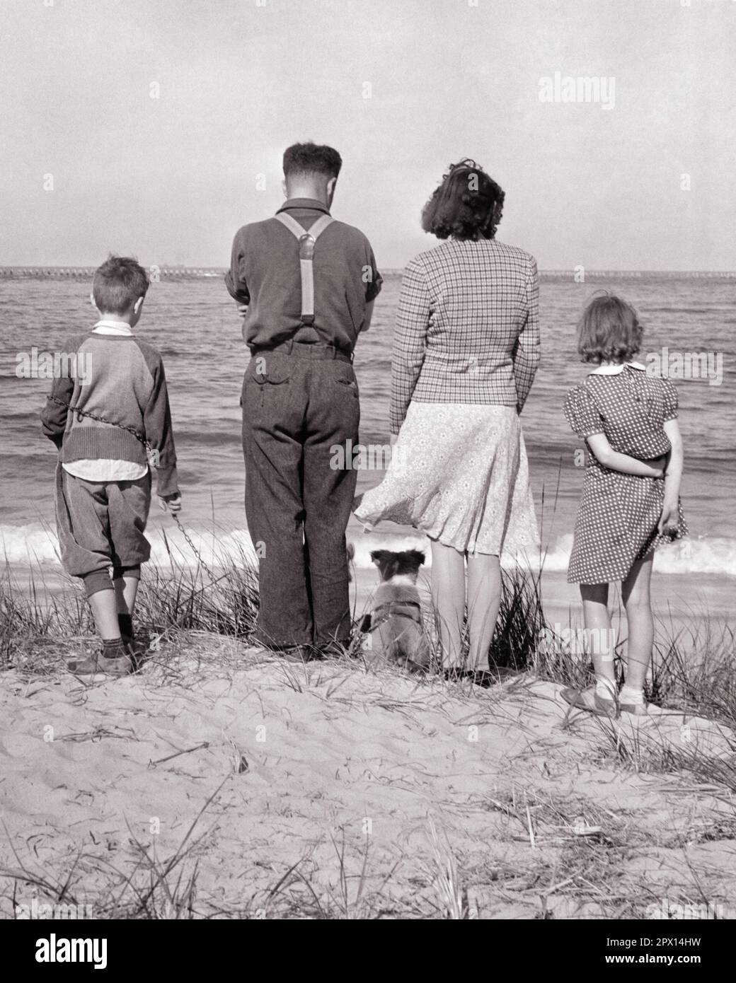 Vacances en famille des années 1930 Banque de photographies et d'images à  haute résolution - Alamy