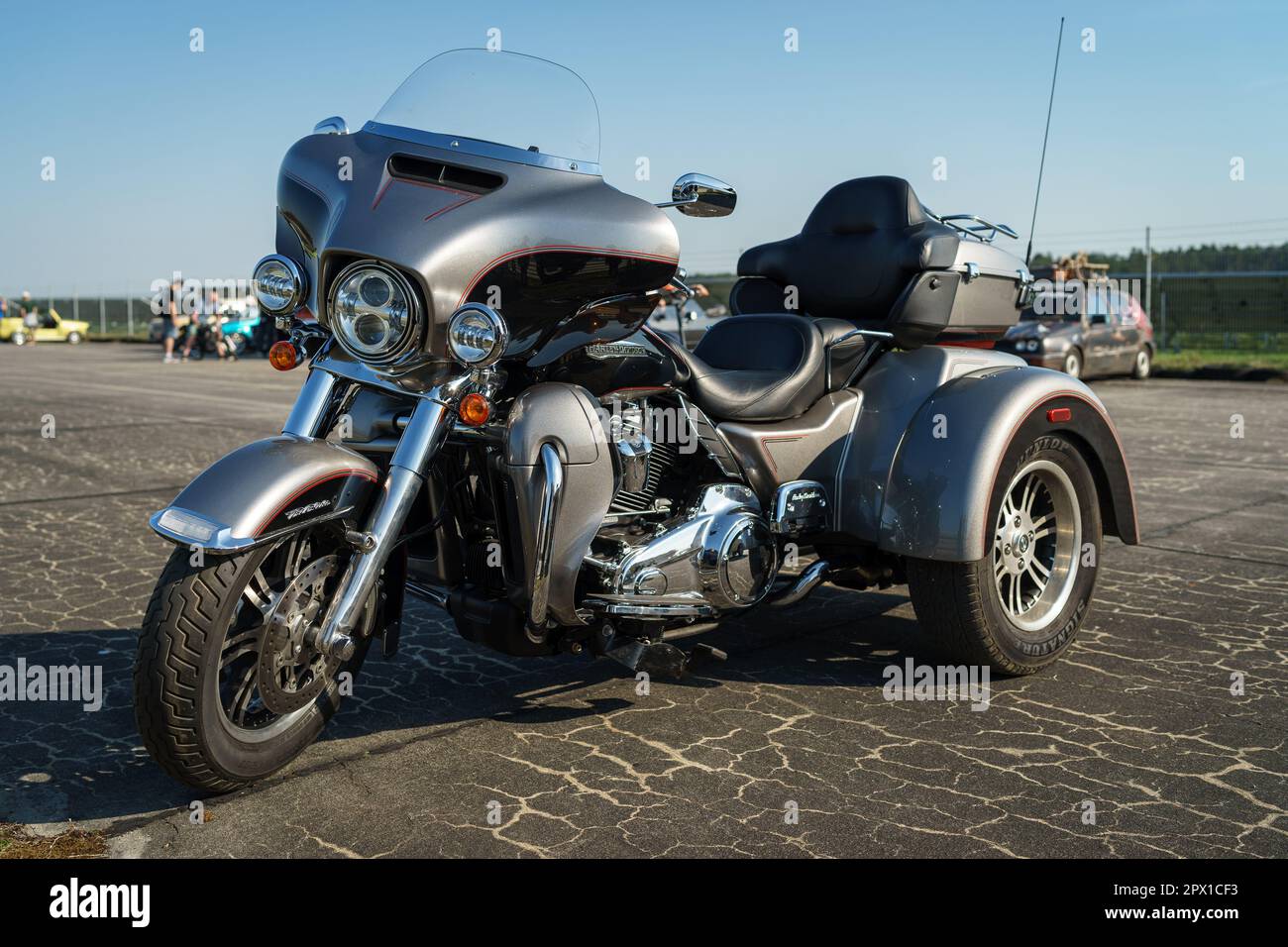 Une moto à trois roues Harley-Davidson Tri Glide Ultra Classic. Rencontre des fans de voitures rétro du bloc de l'est (Ostfahrzeugtreffen). Banque D'Images