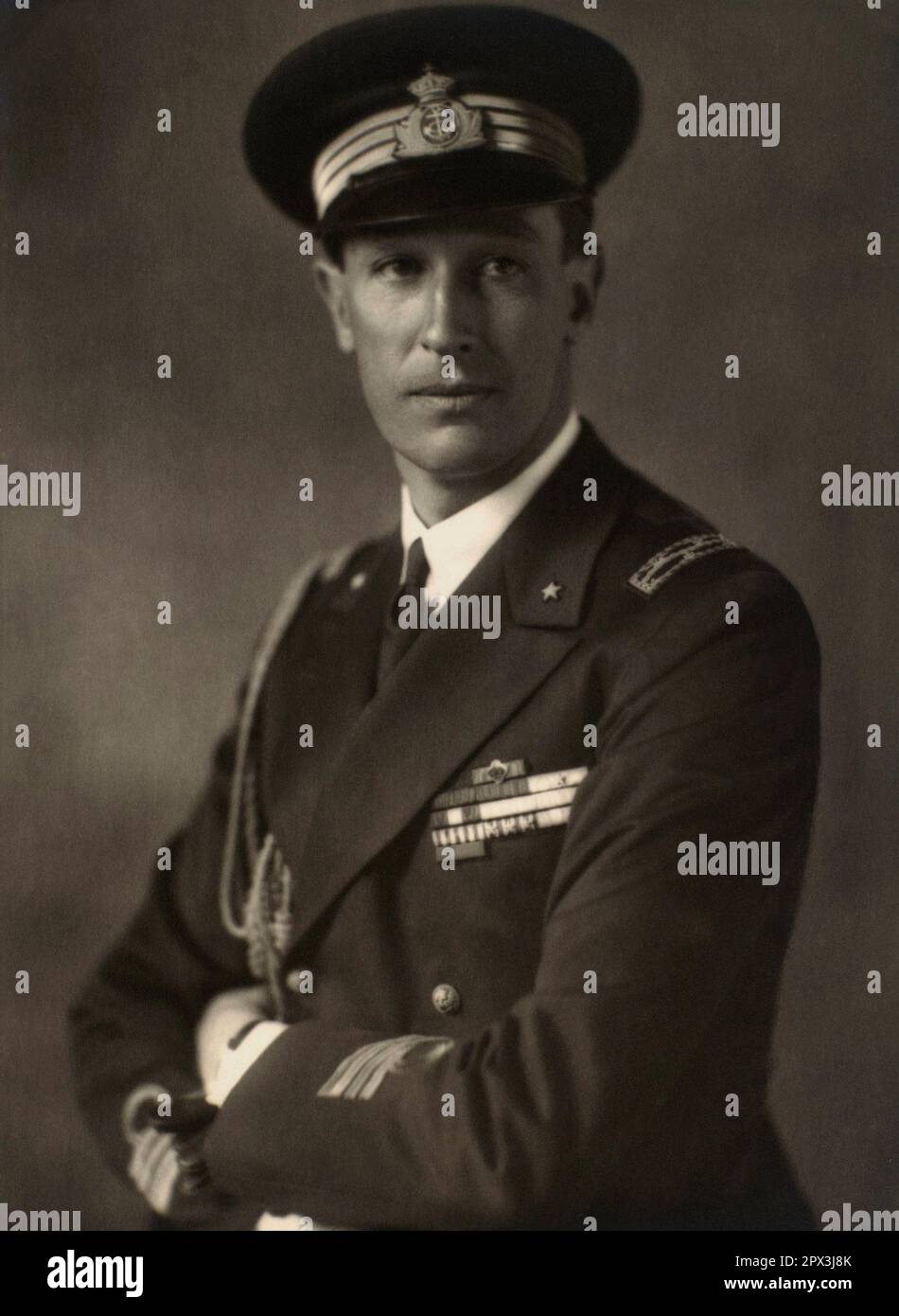 1935 c., Roma , ITALIE : l'amiral de la Marine italienne prince AIMONE di SAVOIA Duca d'AOSTE ( 1900 - 1948 ). Le second fils du prince Emanuele Filiberto Duc d'Aoste, il a reçu le titre DE DUC DE SPOLETO en 1904 . Il a hérité du titre de duc d'Aoste en 1942, suite à la mort de son frère le prince Amedeo dans un camp britannique de prisonniers de guerre à Nairobi . Photo d'EVA BARRETT ( 1879 - 1950 ). - SAVOIE - FOTO STORICHE - HISTOIRE - PRINCIPE - DUKE - DUCA d'Aoste - ITALIA - CASA SAVOIA - REALI - NOGILTA' ITALIANA - SAVOIE - NOBLESSE - ROYALTIES - nobili italiani - nobiltà italiana - portrait Banque D'Images