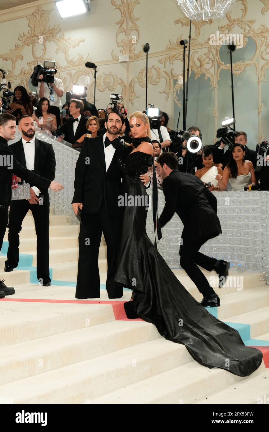 New York, États-Unis. 01 mai 2023. Paris Hilton sur le tapis rouge lors de la rencontre 2023 Gala honorant Karl Lagerfeld, Une ligne de beauté, tenue au Metropolitan Museum of Art de New York, Etats-Unis, lundi 1 mai 2023. Crédit : Jennifer Graylock Banque D'Images