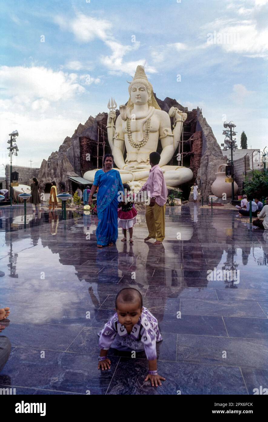 65 pieds de haut Lord Shiva dans Shivoham Shiva Temple, Bengaluru Bangalore, Karnataka, Inde du Sud, Inde, Asie Banque D'Images