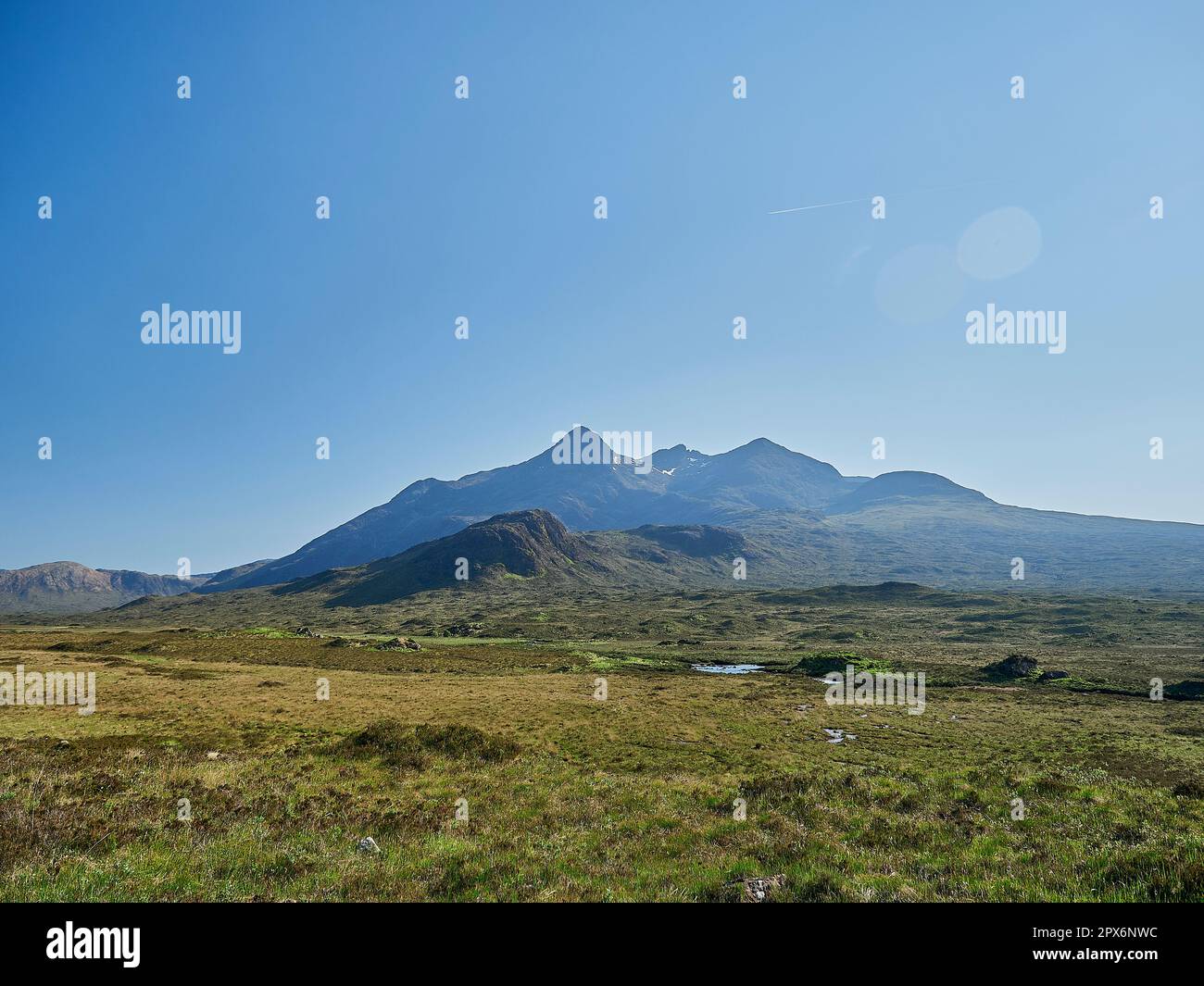 Vue sur les montagnes noires de Cuillin dans le paysage de l'île de Skye, Écosse, Royaume-Uni. Banque D'Images