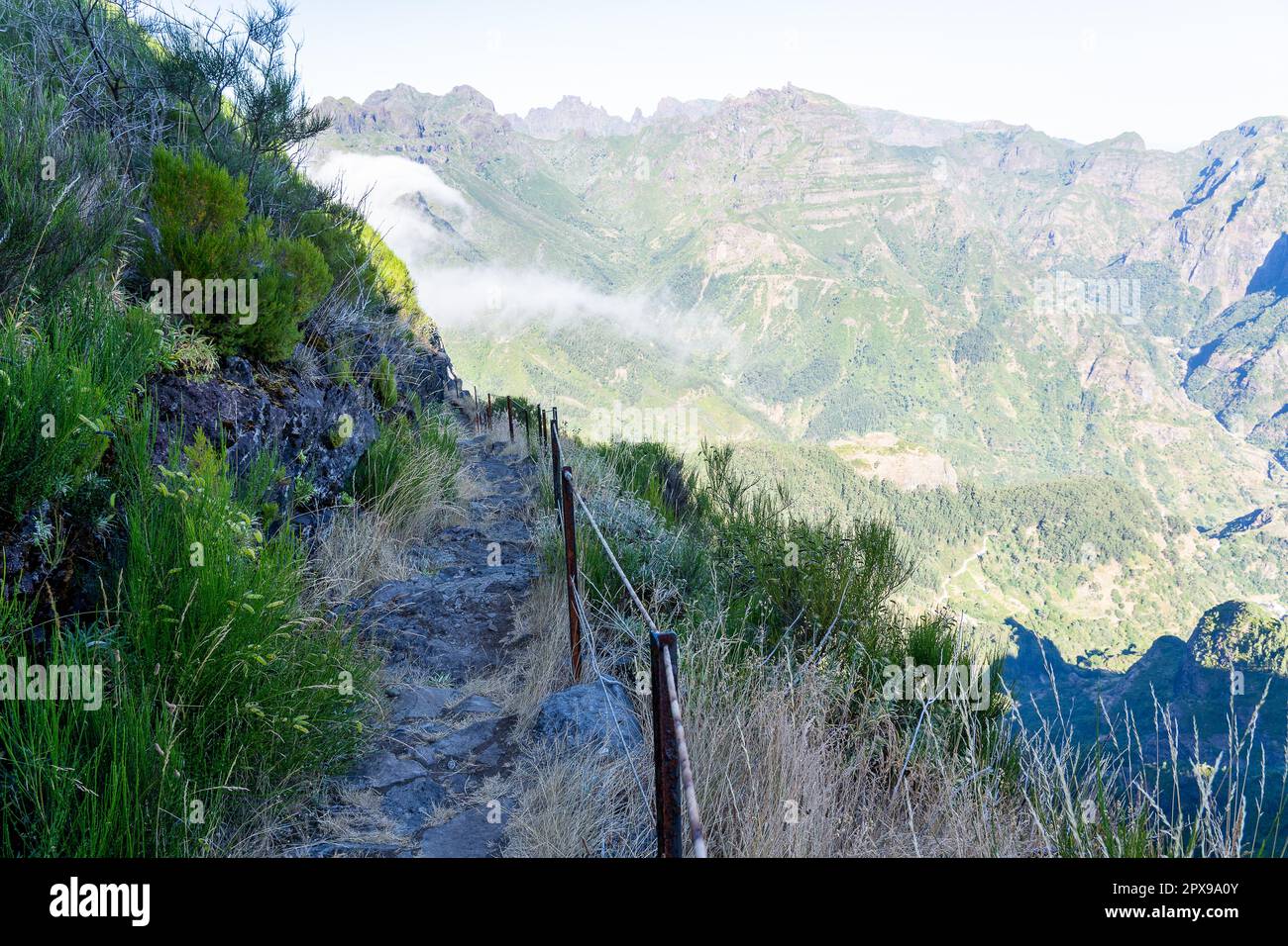 Une vue pittoresque sur le sentier dans les montagnes de l'île de Madère, Portugal Banque D'Images