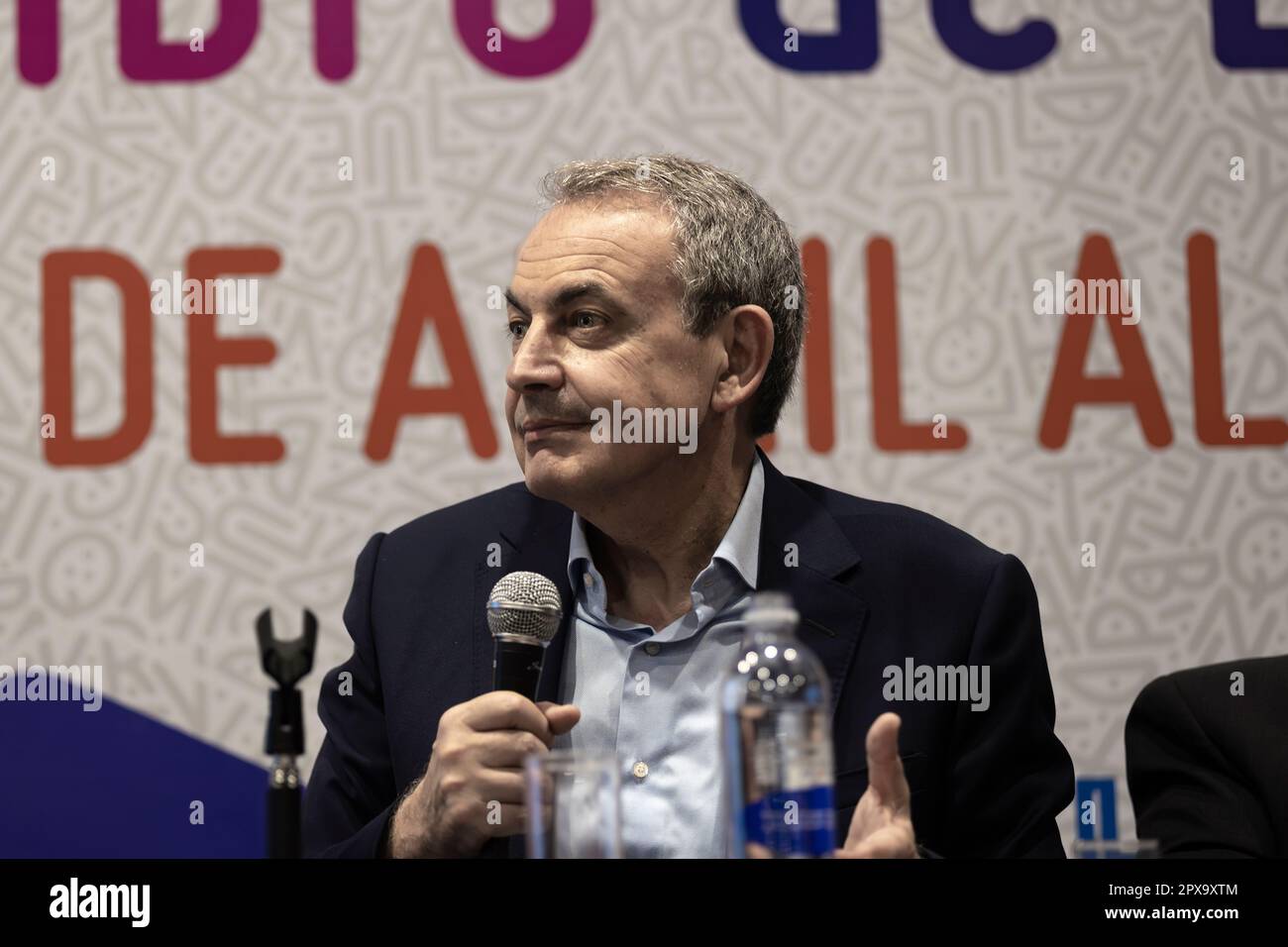 Buenos Aires, Argentine. 1st mai 2023. L'ancien président de l'Espagne José Luis Rodriguez Zapatero a présenté son livre No voy a traicionar a Borges au 47th. Foire internationale du livre de Buenos Aires. (Crédit : Esteban Osorio/Alay Live News) Banque D'Images