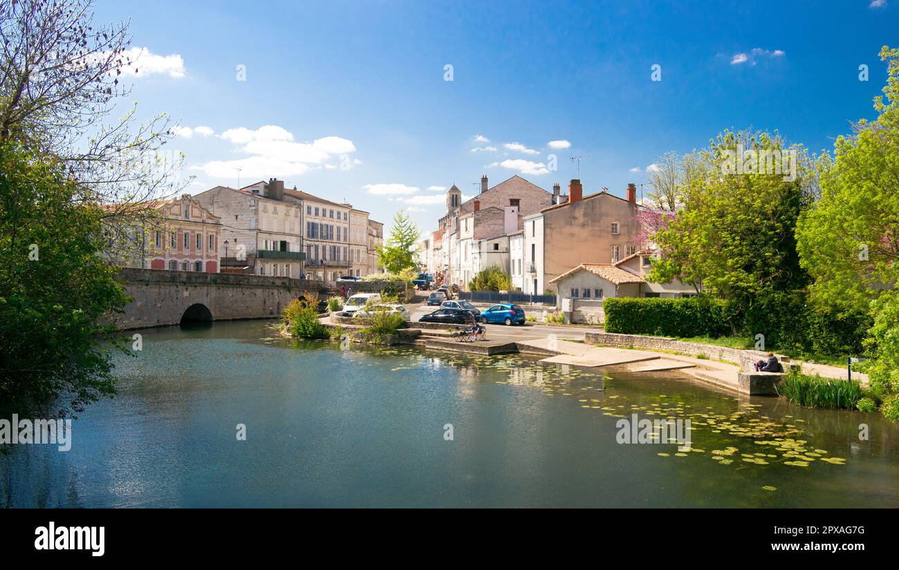 Vieille ville de Niort et Sèvre Niortaise Banque D'Images