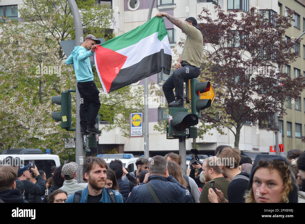 Berlin, Allemagne - 1 mai 2023 - Kreuzberg - Revolutionary 1 May Demonstration. (Markku Rainer Peltonen) Banque D'Images
