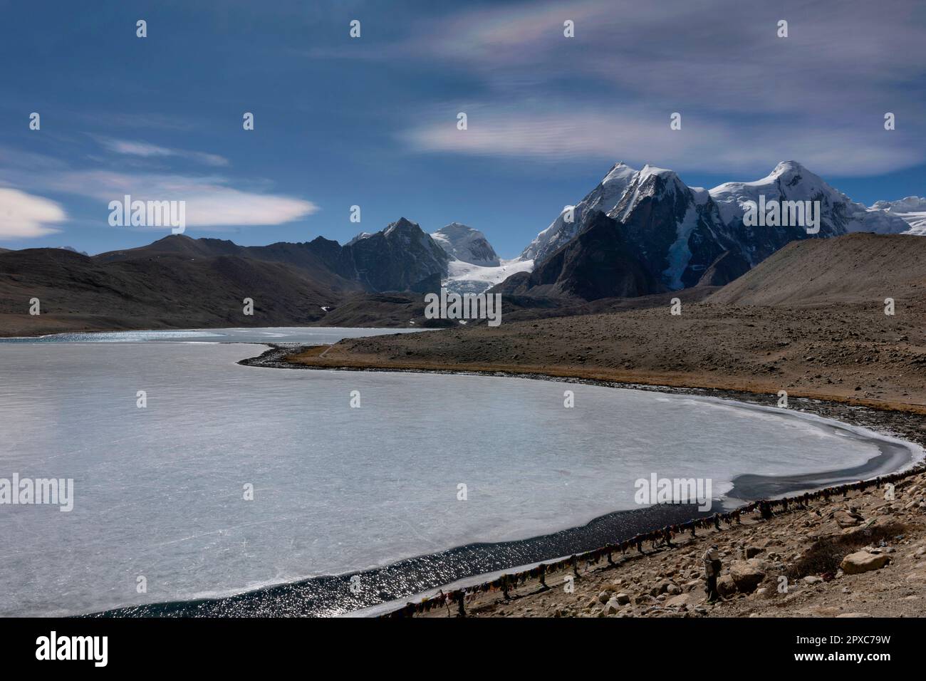 Le lac Gurudongmar est un lac de haute altitude situé dans l'État indien de Sikkim. C'est l'un des plus hauts lacs du monde, situé à une altitude o Banque D'Images