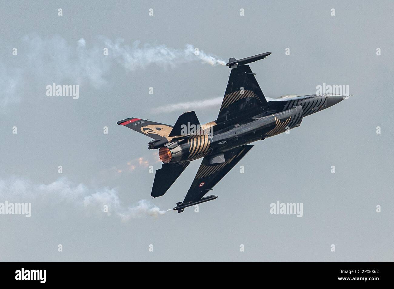 Istanbul, Turquie. 01st mai 2023. L'avion de guerre turc sans pilote a effectué un vol de démonstration le dernier jour de la SOLOTURK TEKNOFEST. Le dernier jour de TEKNOFEST, le plus grand festival de l'aviation, de l'espace et de la technologie au monde, un grand intérêt des visiteurs a été vu à l'aéroport Ataturk. Diverses activités, compétitions et spectacles aériens étaient d'un grand intérêt. Crédit : SOPA Images Limited/Alamy Live News Banque D'Images