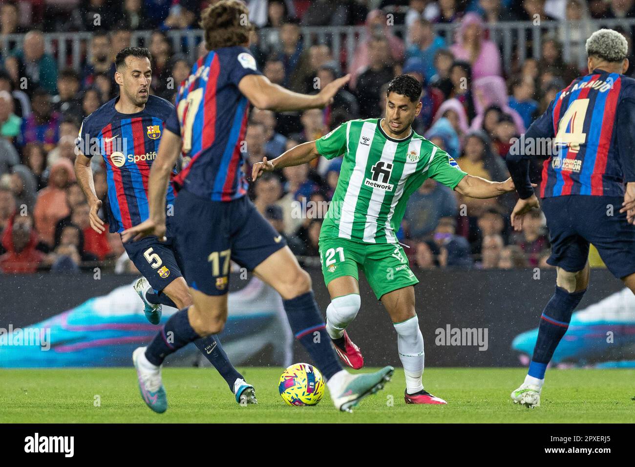 BARCELONE, ESPAGNE - AVRIL 29: Joueurs en action pendant le match de la Liga entre le FC Barcelone et Real Betis au camp Spotify Nou sur 29 avril 2023 à Barcelone, Espagne Banque D'Images