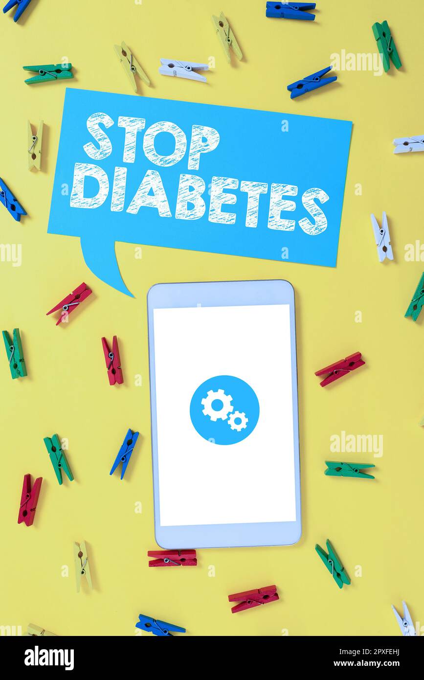 Affichage conceptuel Stop Diabetes, mot pour le niveau de sucre dans le sang est plus élevé que la normale injecter de l'insuline Banque D'Images