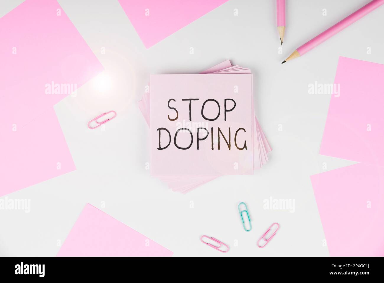 Légende conceptuelle Arrêter le dopage, photo conceptuelle ne pas utiliser des médicaments interdits pour améliorer la performance sportive Banque D'Images