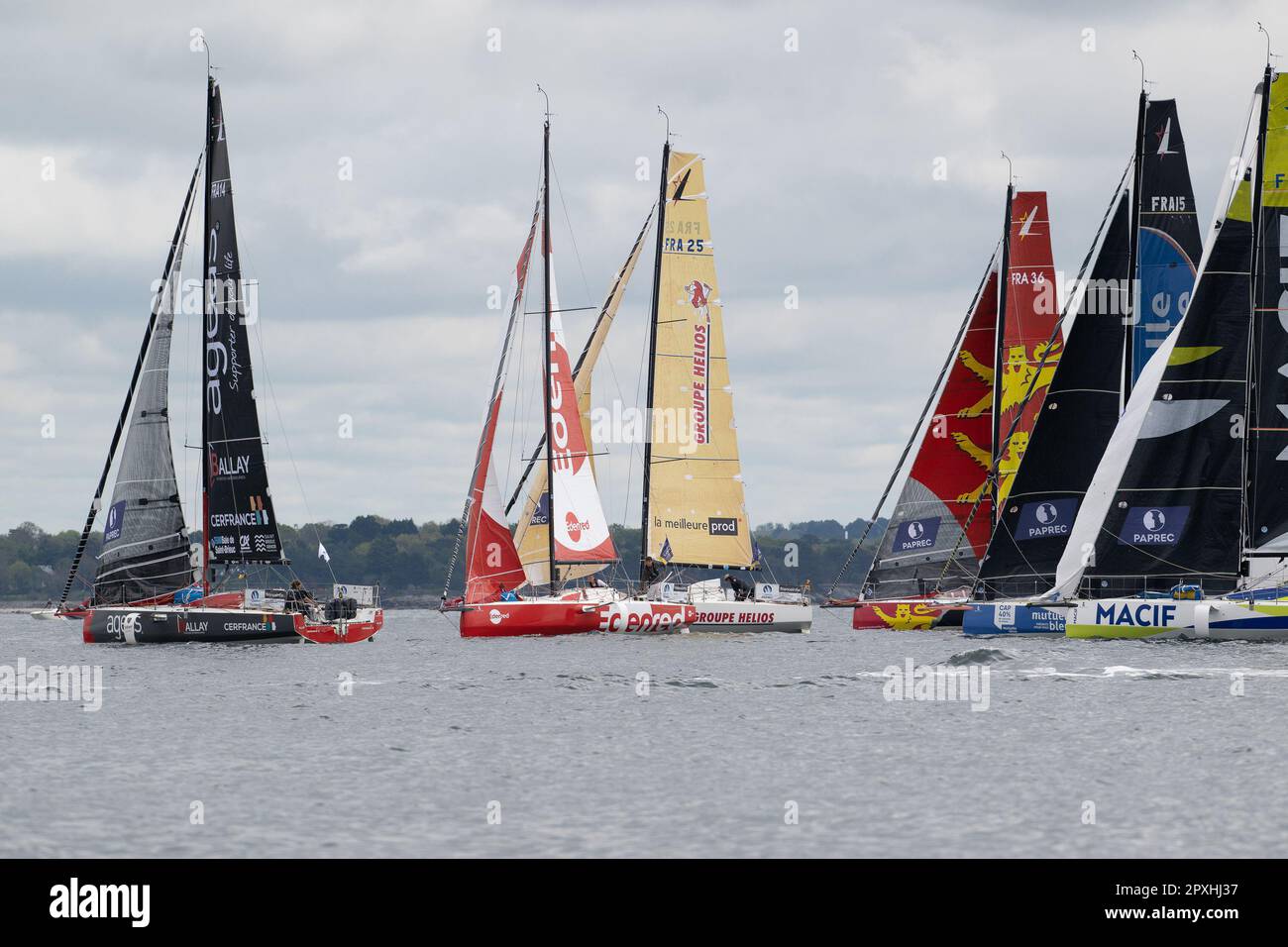 Flotte d'ambiance au début de la Transat Paprec 2023, classe Figaro Beneteau, course transatlantique en doubles mixtes entre Concarneau et Saint-Barthelemy (îles des Antilles françaises) sur 30 avril 2023 à Concarneau, France - photo: Nicolas Pehe/DPPI/LiveMedia Banque D'Images