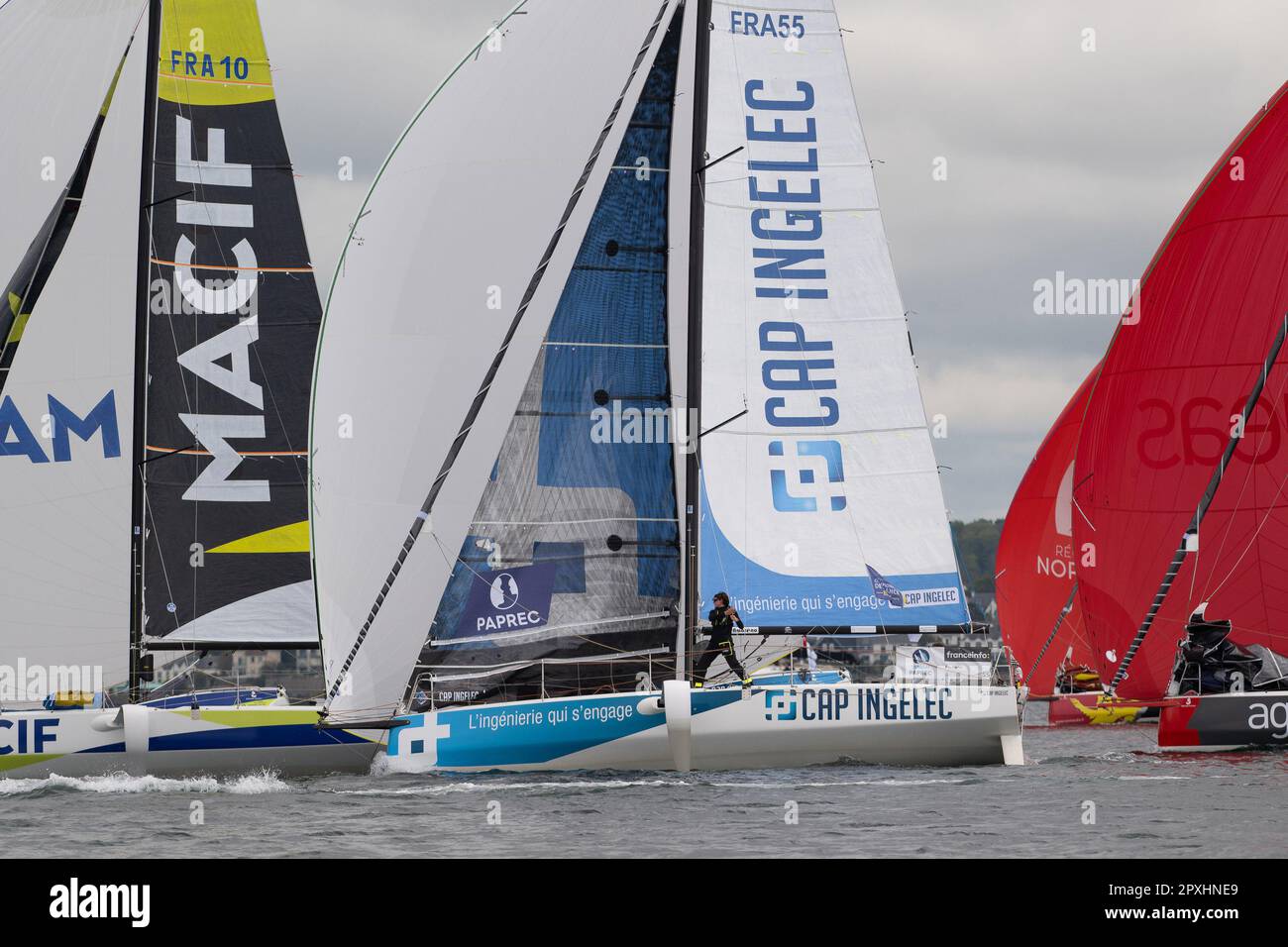 Camille Bertel et Pierre Leboucher ( Cap Ingelec ) au début de la Transat Paprec 2023, classe Figaro Beneteau, course transatlantique en doubles mixtes entre Concarneau et Saint-Barthelemy (îles des Antilles françaises) sur 30 avril 2023 à Concarneau, France - photo: Nicolas Pehe/DPPI/LiveMedia Banque D'Images